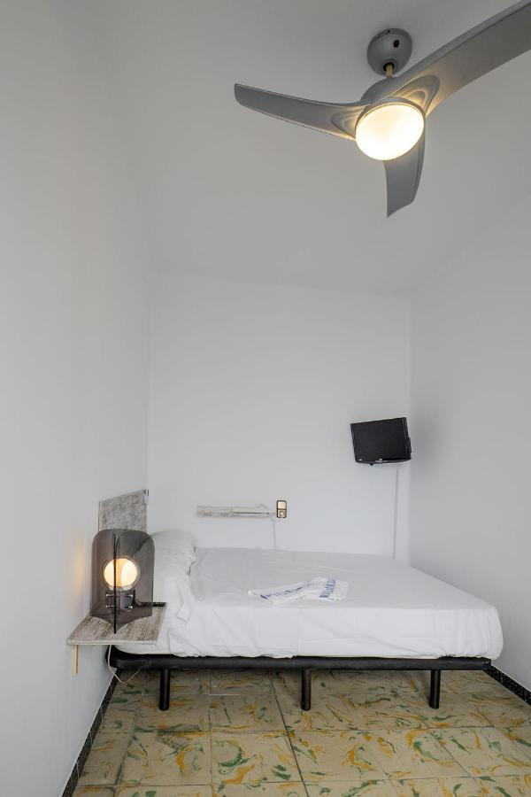 L'Hostalet Guesthouse Pineda de Mar Bagian luar foto